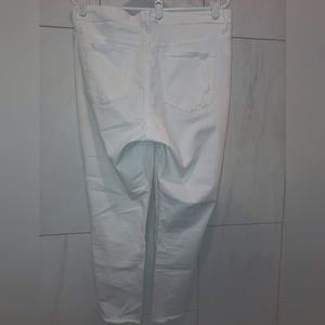 GAP women's size 32 white distressed jean excellent used condition